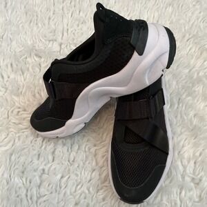 Sorel Women Kinetic RNEDG Strap Black sneakers Black White Sneakers Size 9.5